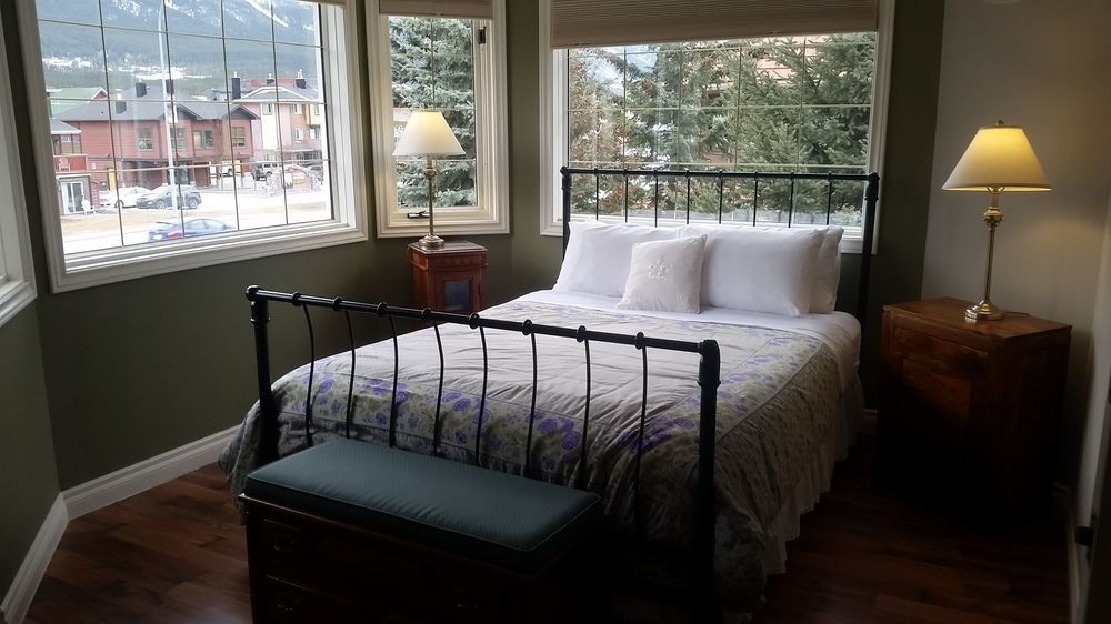 Lady Macdonald Country 4*