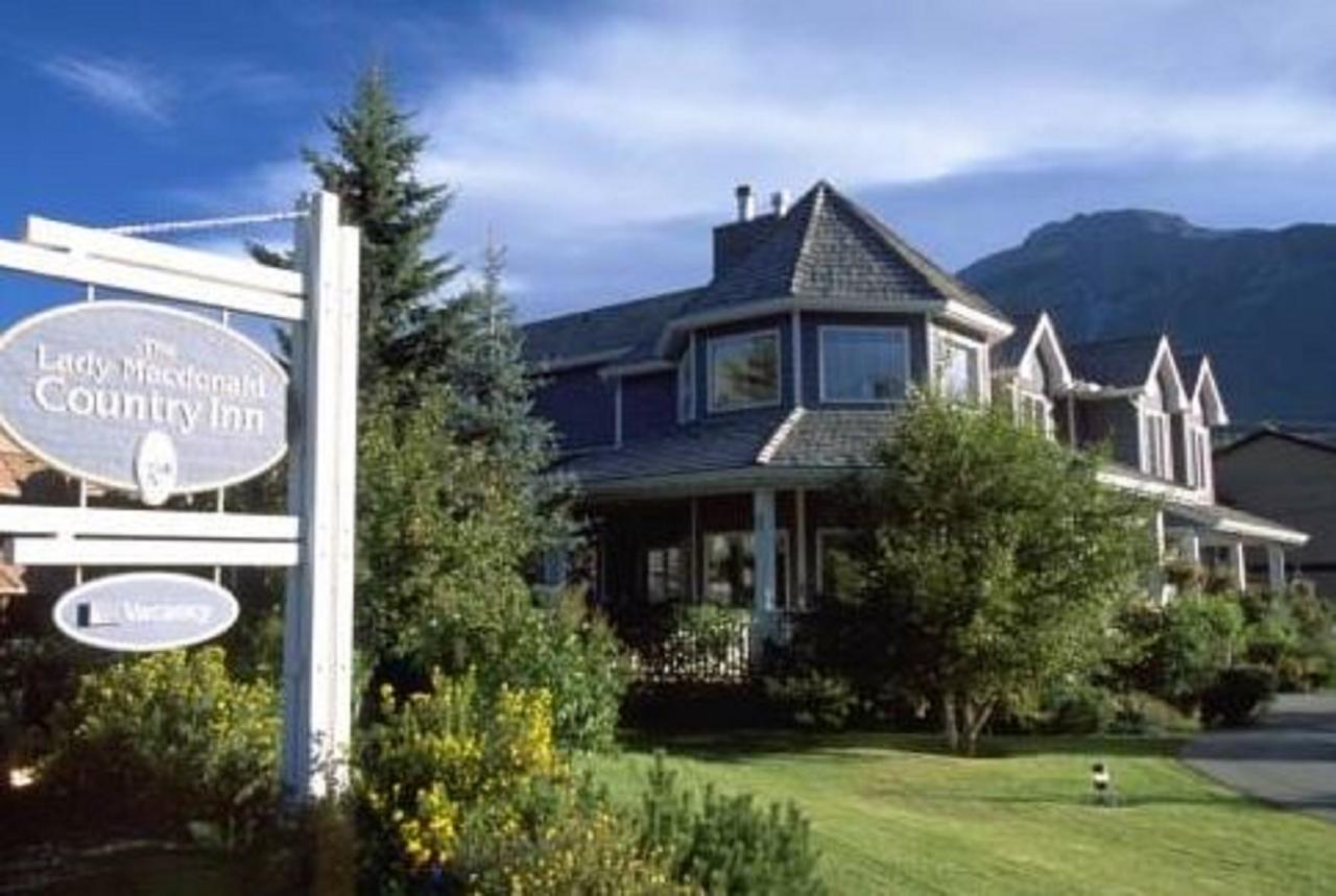 Lady Macdonald Country Inn 4*