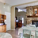 Lady Macdonald Country Inn